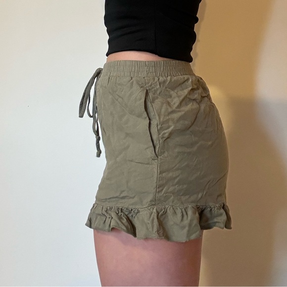 American Eagle Shorts - Picture 2 of 6